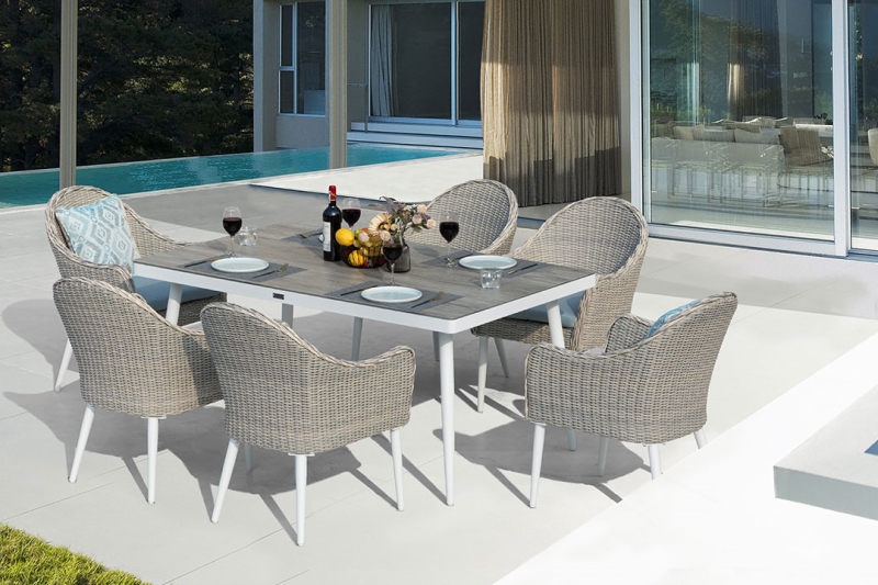 The dining set is assorted with 6 wicker dining chairs, which has a fresh, modern expression and gives great comfort thanks to the upholstered seat.