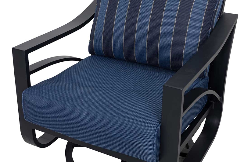This modern outdoor patio furniture set comes with thick spongy cushions, Deep patio chairs will offer you an extraordinary comfort experience. Roomy seating allows your back to naturally lean and stretches to relieve your fatigue and fully enjoy leisure time.